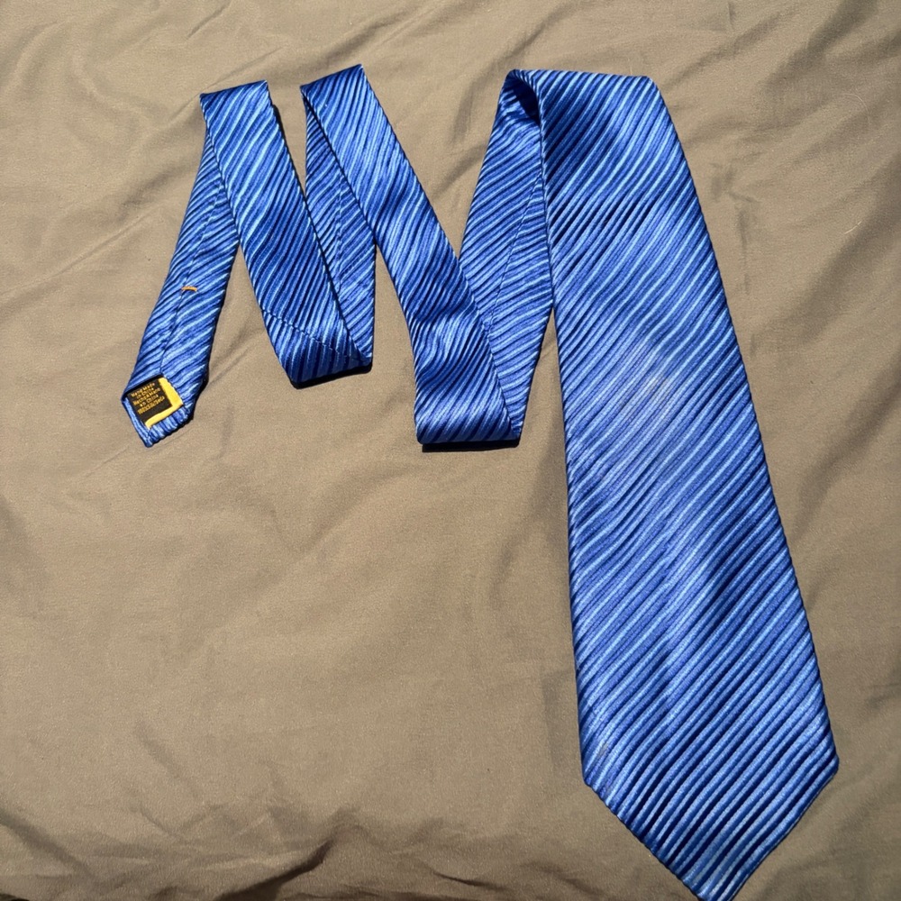 Donald J Trump Signature Collection Blue Pleated Ribbed 100% Silk Mens Necktie